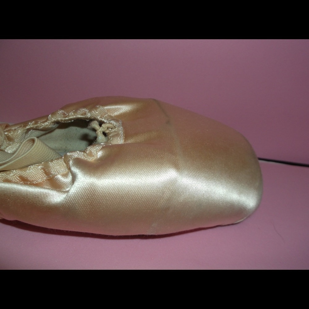 Capezio® Aria Ballet Pointe Shoes Sz 6 1/2 - Picture 7 of 8